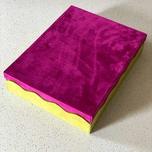 Ariel Gordon Women’s Scalloped Floret Jewelry Box